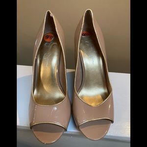 Jessica Simpson Platforms. Beige size 9 1/2